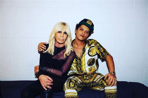 risposta di donatella versace a bruno mars|Donatella Versace Lip Syncs to Bruno Mars' Versace on the Floor.